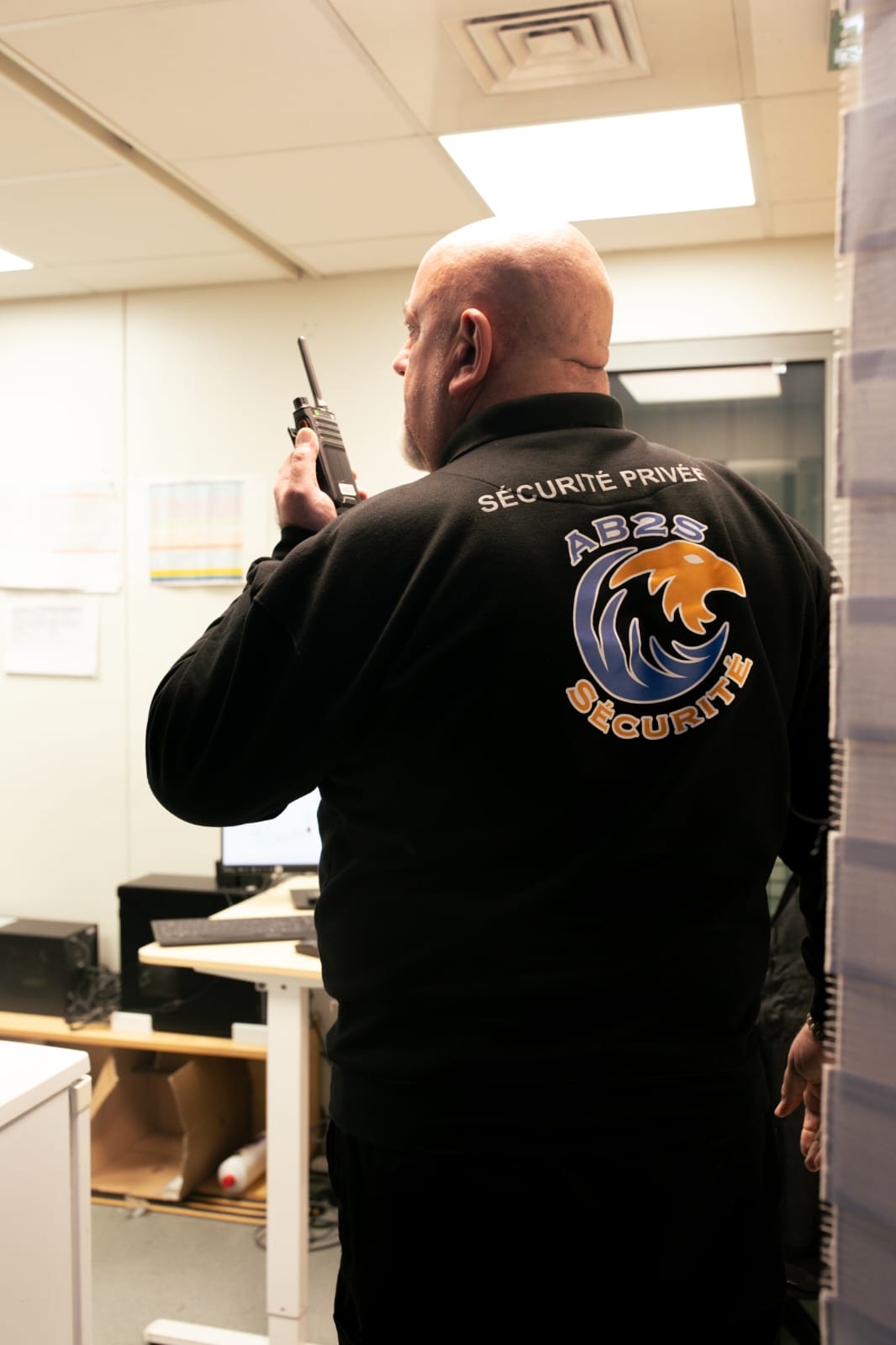 Agent de sécurité AB2S avec radio